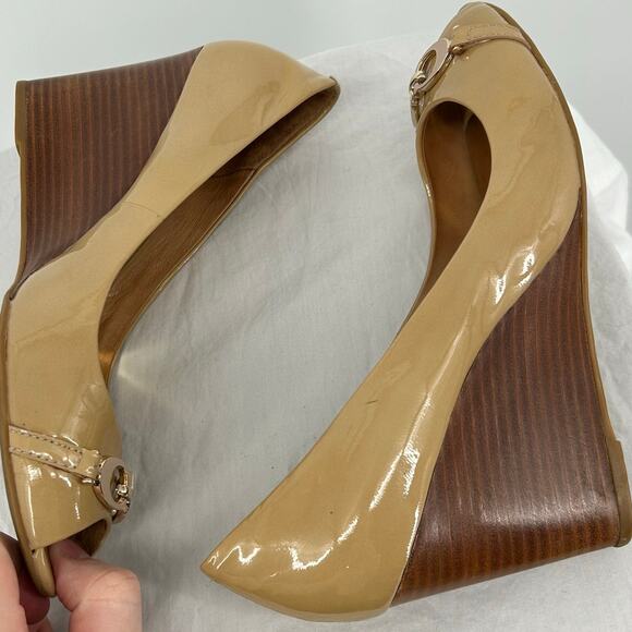 VTG y2k Women's Tan Patent Leather COACH Elora Wedge Peep Toe Buckle Sandals 9M - Picture 5 of 8